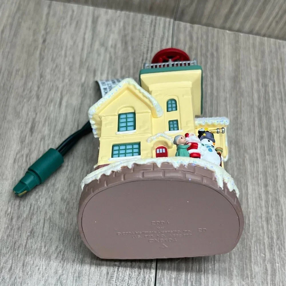 2004 Hallmark Keepsake Lighthouse Greetings Magic Collector's Series Ornament - Picture 4 of 10